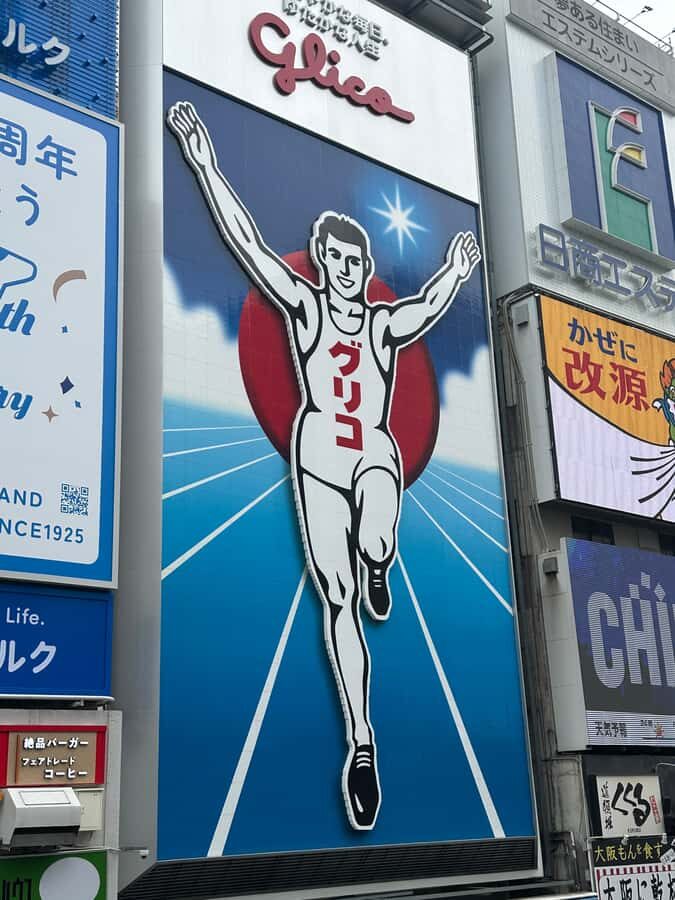 Osaka: Check out the must-see places. - Exploring Traditional and Retro Neighborhoods