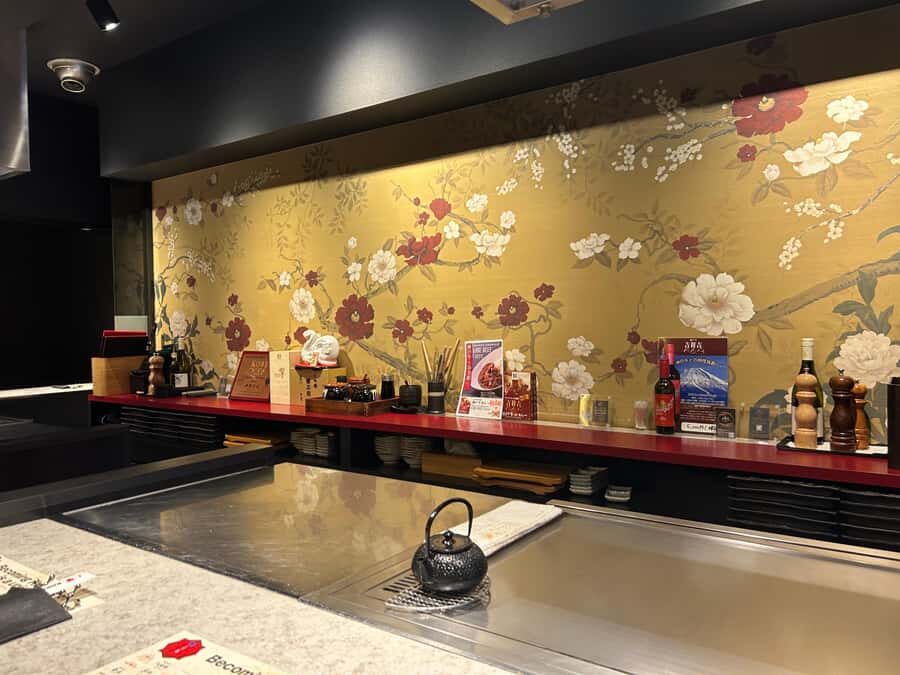 Osaka: Kobe Beef Teppanyaki Experience with Guide - The Experience in Detail