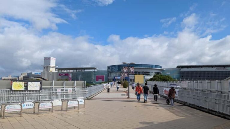 Osaka: UNIQUE Cup Noodles Museum and Planes up close - Senrigawa Dote Park: Plane Photography Heaven