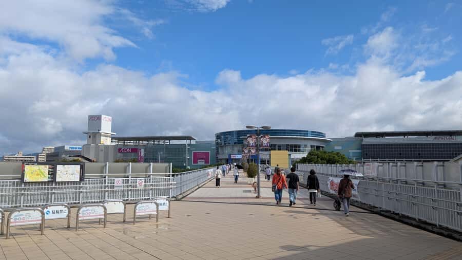 Osaka: UNIQUE Cup Noodles Museum and Planes up close - Senrigawa Dote Park: Plane Photography Heaven