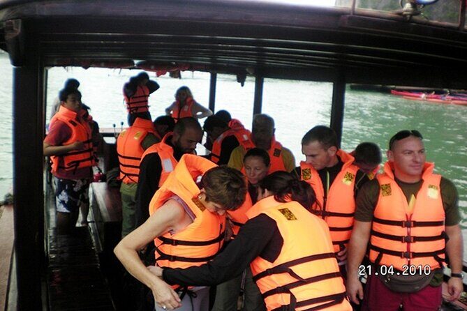 Overnight at 4 stars cruise - cheapest prices - high quality - all inclusions - Day two: sunrise, cave exploration, and return