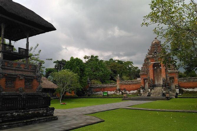 Package Tanah Lot sunset tour - A Detailed Look at the Tour Experience