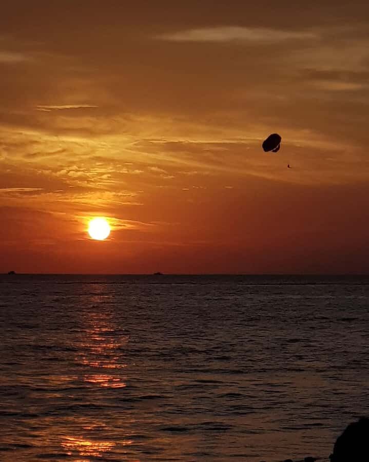 Penang: Batik, Floating Mosque, and Beach Tour - Practical Details and Tips