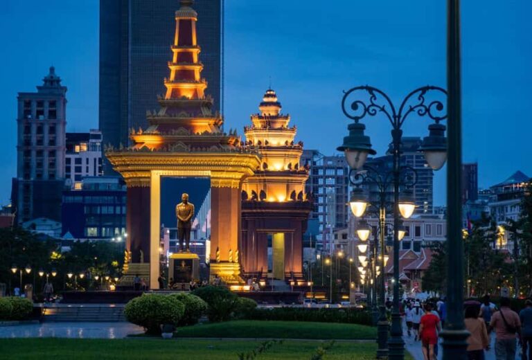 Phnom Penh: Haft-Day to Tuol Sleng Museum & Killing Field - Visiting Tuol Sleng: What to Expect