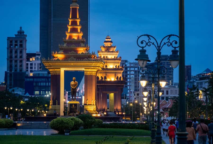 Phnom Penh: Haft-Day to Tuol Sleng Museum & Killing Field - Visiting Tuol Sleng: What to Expect