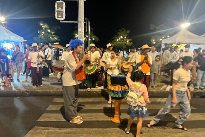 Phnom Penh Walking Tour: History, Food, Art & Local Life - Exploring Markets and Local Life