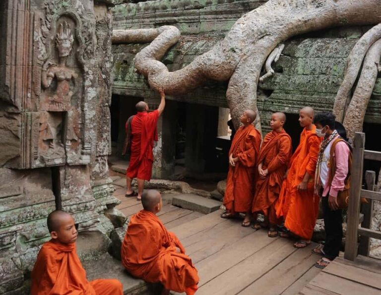 Phnom PenhSiem Reap Angkor: 5 Day Private Tour in Cambodia - The Road to Siem Reap: Ancient Ruins and Historic Bridges