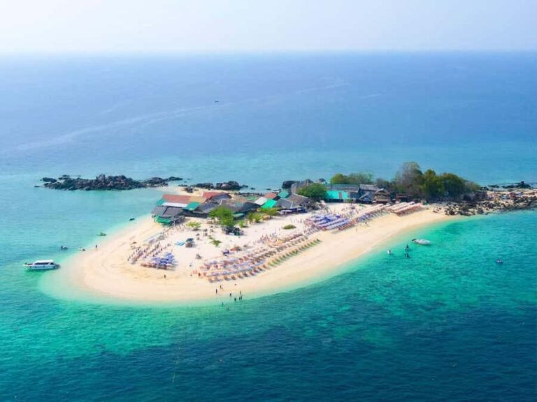 Phuket: 3 Khai Islands Speedboat Tour with Snorkeling - Starting the Day: Convenient Transfers and First Impressions