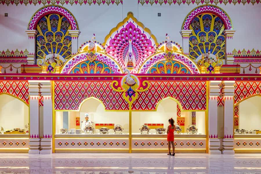 Phuket: Carnival Magic Show and Dinner Combo - Exploring the Park: What to Expect