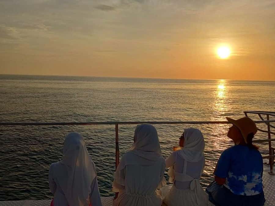 Phuket: Coral Island by Catamaran Yacht with Sunset Dinner - What Makes This Tour Stand Out