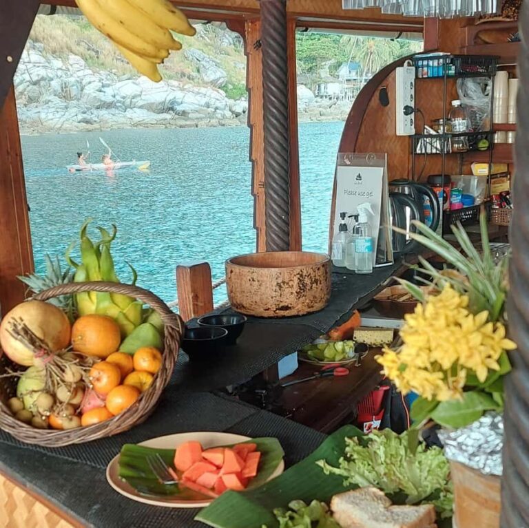 Phuket: Day Trip Cruise with Lunch by Traditional boat - Discovering the Experience: A Detailed Look