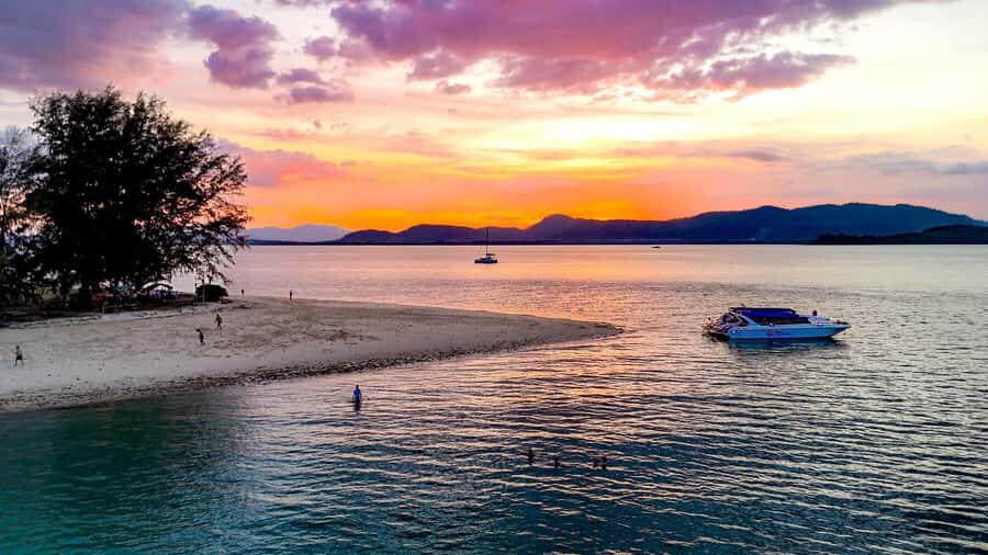 Phuket: James Bond Island and Phang Nga Bay Speedboat Tour - Visiting Panyee Island: The Floating Village