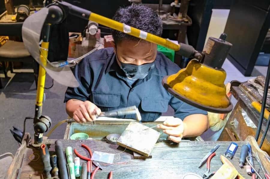 Phuket: Last Day Private Trip to Temple & Jewelry Tour - Why This Tour Works Well