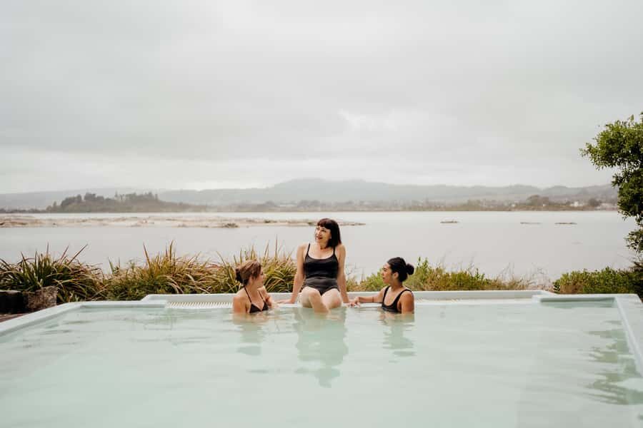 Polynesian Spa Rotorua: Deluxe Lake Spa Hot Spring Bathing - The Experience in Detail