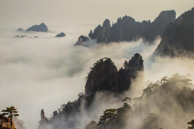 Private 4-Day Tour to Mount Huangshan, Hongcun and Tangyue with Accommodation - Day 3: Sunrise, Scenic Trails, and Descent