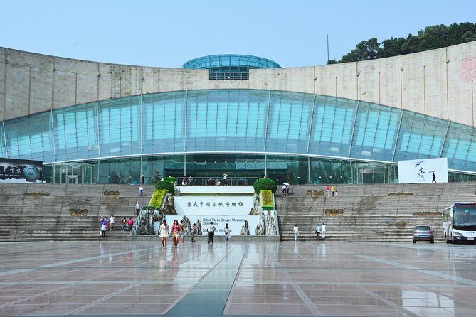 Private Chongqing Day Tour: Panda, E'ling Park, Three Gorges Museum - Practical Aspects and What to Expect