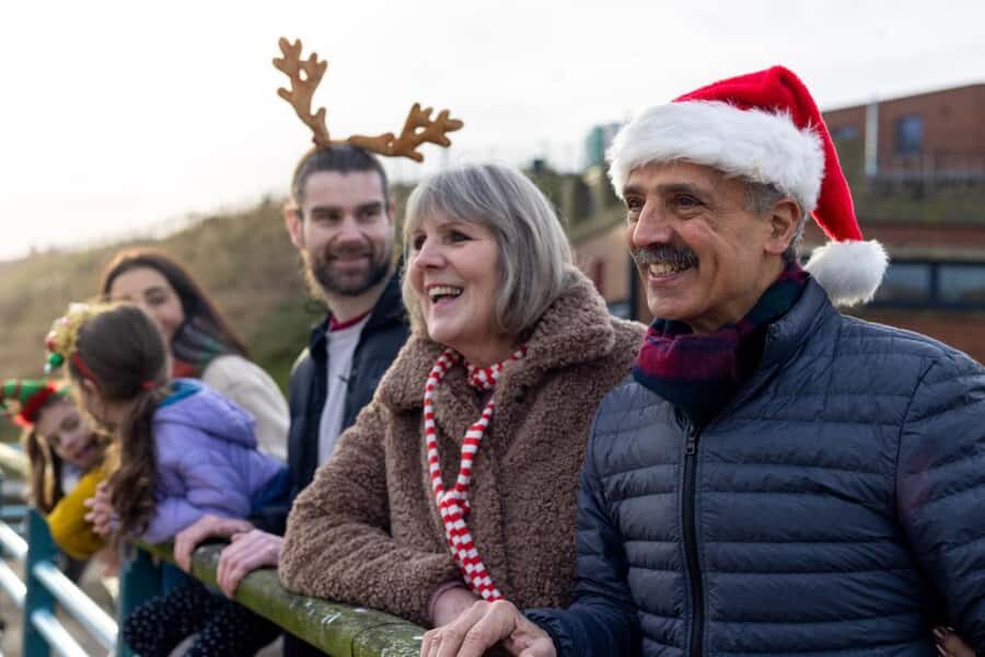 Private Christmas Walking Tour in Seoul with Sweet Hotteok - Shinsegae Department Store: A Dazzling Light Show