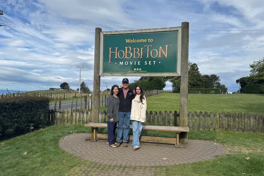 Private Day Tour - Hobbiton Movie Set, Rotorua & Treewalks - Detailed Breakdown of the Itinerary
