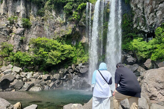 Private Day Tour in South in Jeju Island - Detailed Breakdown of the Itinerary