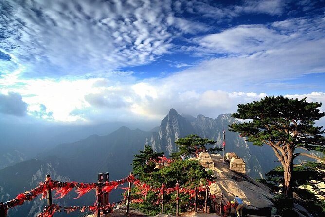 Private Day Tour: Mountain Huashan with Local Food - Exploring Mount Huashan: Your Full Itinerary Breakdown