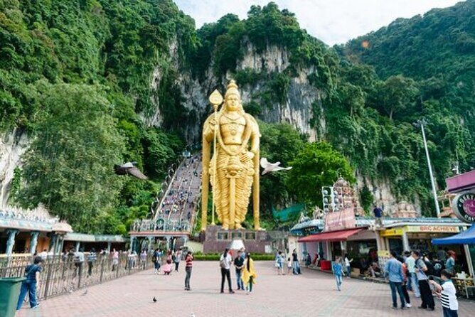 Private Full Day Tour : Cameron Highlands with Batu Caves Stopover - Transport and Group Size