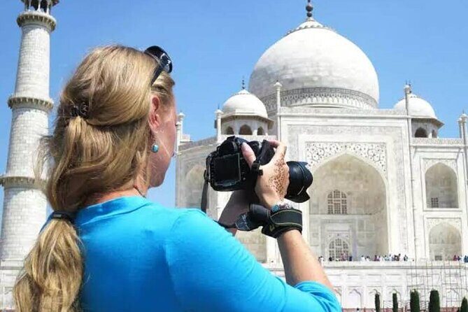 Private Full Day Tour in Taj Mahal From New Delhi - Visiting the Taj Mahal: First Impressions