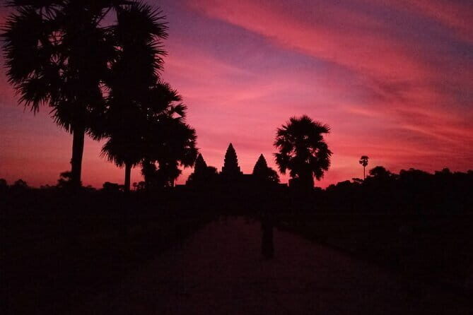 Private One Day Trip with Sunrise at Angkor Wat, Angkor Thom and Tomb Raider - Exploring Angkor Thom: Faces and Fortresses