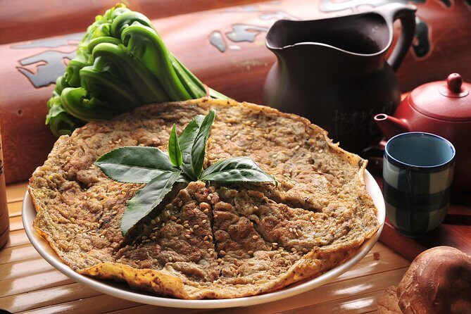 Private Tour to Maokon, Chih Nan Temple & Gondola Experience - Visiting Chih Nan Temple and Panoramic Views