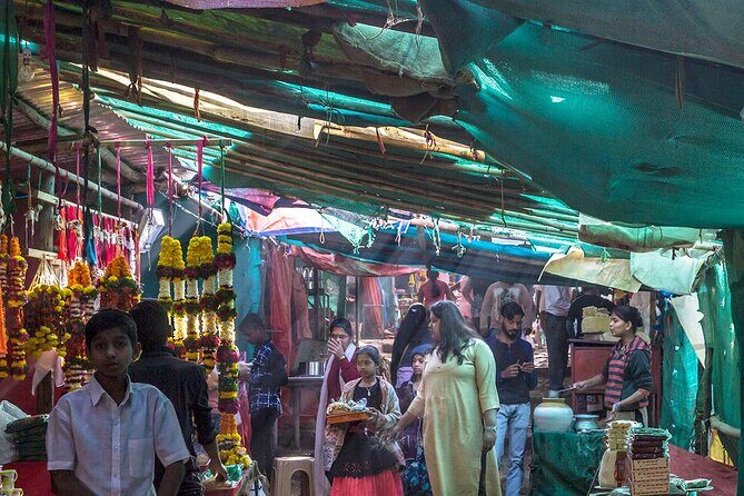 Private Transfer from Mumbai to Pune via Lonavala City Tour - First Stop: Shree Narayani Dham Temple