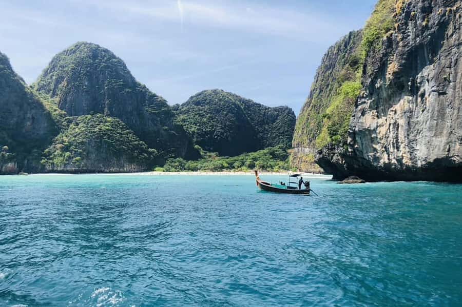 Private VIP Speed Boat to Phi Phi & Maya Bay - An Overview of the Experience