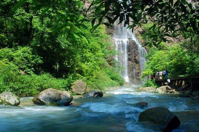 Private VIP Tour of Glass Bridge & Yellow Dragon Cave - What Makes This Tour Stand Out?