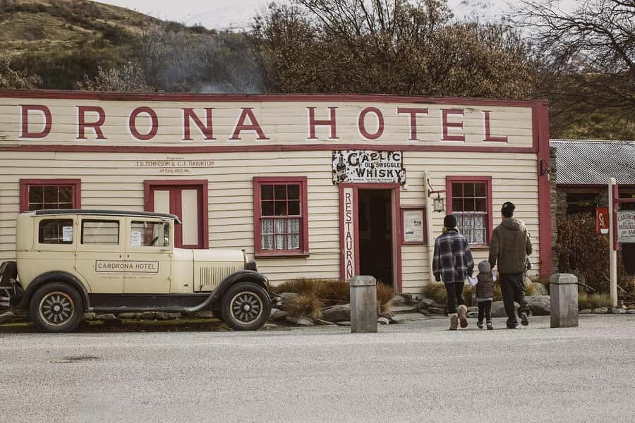 Queenstown to Wnaka One Way Small Group Tour - Who Should Book This Tour?