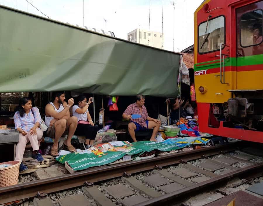 Ratchaburi: Private Floating & Train Market + CAVE + Puppet - Practical Details and Value