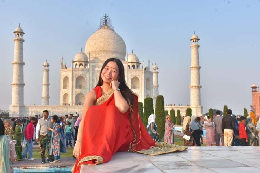 Sadar Bazaar Experience: Delhi to Agra Taj Mahal Day Trip - Transportation and Group Size