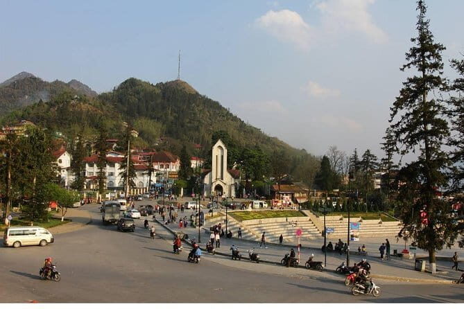Sapa 2 Days Trekking Tour from Hanoi by Bus & Homestay Overnight - Arriving in Sapa: First Impressions and Village Visits
