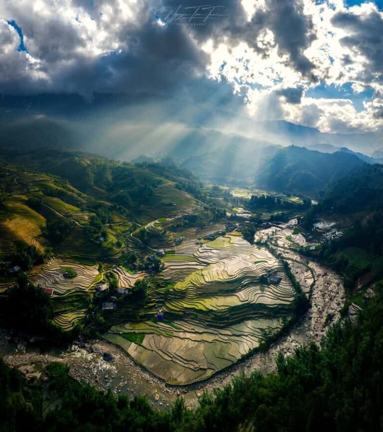 Sapa: Muong Hoa Valley Guided Trek with Lunch - Walking Through Traditional Villages