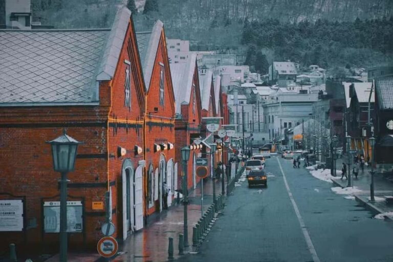 Sapporo: 4-Day Hakodate, Lake Toya, & Noboribetsu Tour - Transport, Accommodation, and Group Size