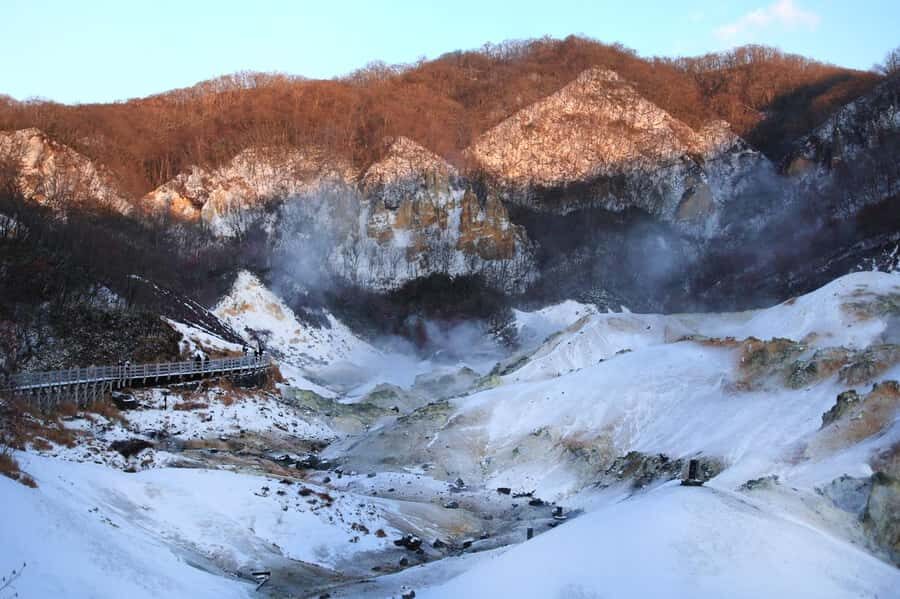 Sapporo: Lake Toya, Farm & Noboribetsu Hell Valley Day Trip - Lake Hill Farm: Fresh Flavors and Relaxation