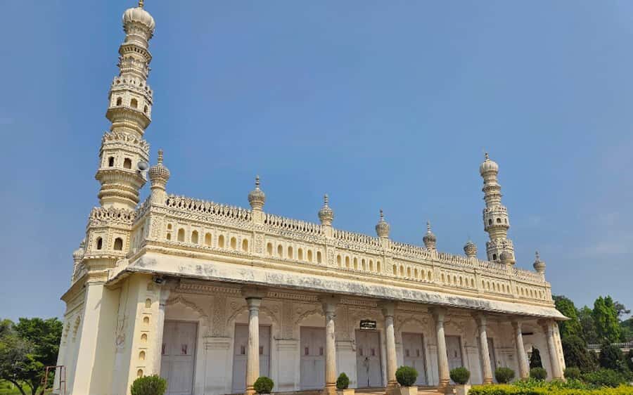 Saree Weaving & Srirangapatna Palace Day Tour from Bangalore - Transportation, Group Size, and Cost