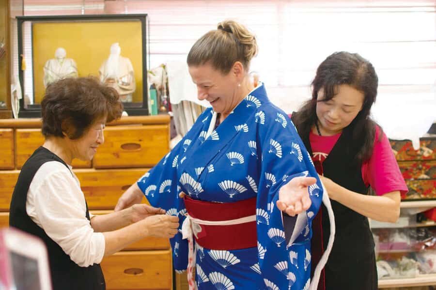 Sasebo: Kimono, Culture & Spiritual Tour with Photography