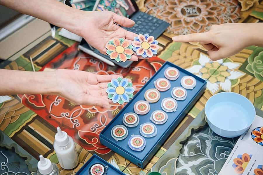 Seoul: Bukchon Pedicab Tour & Dancheong Experience - What This Tour Offers in Terms of Value