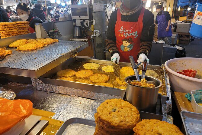 Seoul Private Night Tour: Royal Palace & 5 Street Food Tastings - Who Should Consider This Tour?