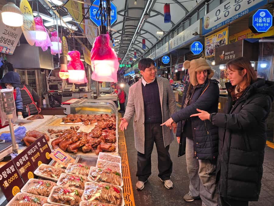 Seoul: Traditional Gyeongdong Market Foodie Tour - The Guided Tour Experience
