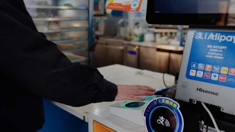 Shanghai: Finance tour a history stroll along the Bund - What makes this tour stand out?