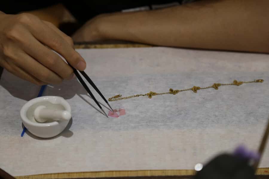 Shanghai: Mother-of-Pearl Jewelry Workshop - The Guidance and Setting