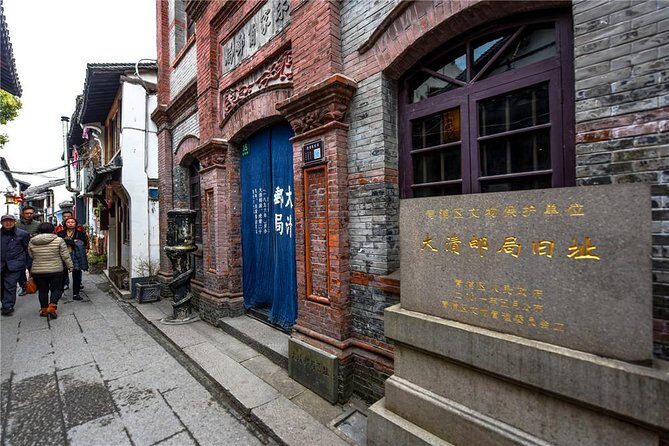Shanghai Muslim Private Day Tour: Zhujiajiao Water Town and Huxi Mosque - Huxi Mosque: A Place of Worship and Community