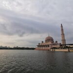 Shared Putrajaya Tour with Traditional Boat Cruise & Pink Mosque - The Highlight: Putrajaya Lake and Scenic Boat Cruise