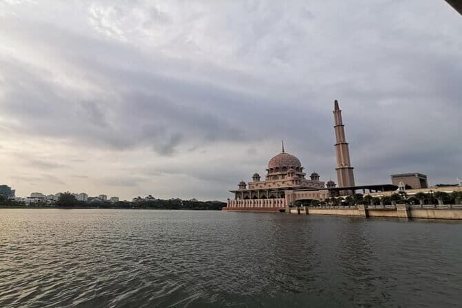 Shared Putrajaya Tour with Traditional Boat Cruise & Pink Mosque - The Highlight: Putrajaya Lake and Scenic Boat Cruise