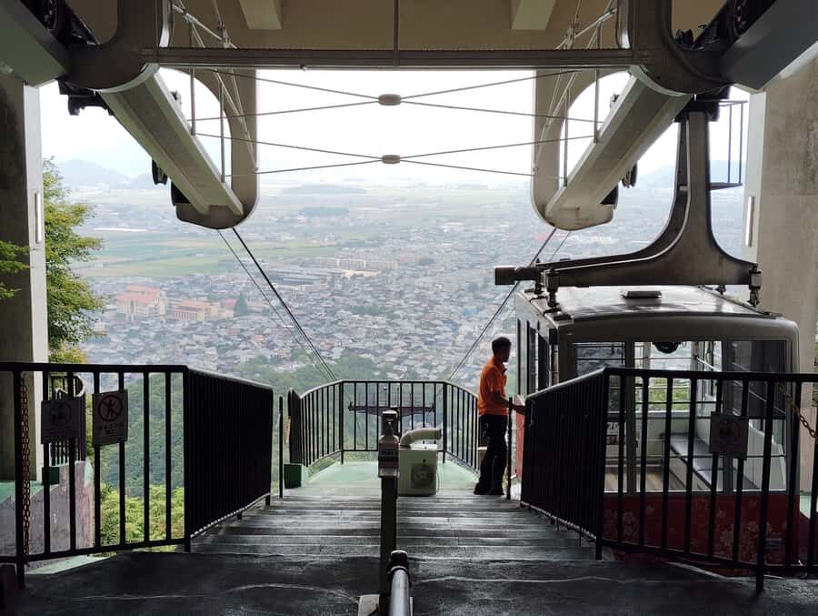 Shiga: Omi-Hachiman Heritage Tour with Optional Omi Beef