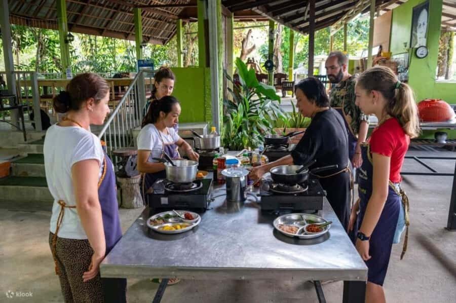 Siargao: Interactive Lacal Filipino Cooking Class with Meal